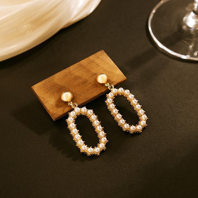 Metal & Imitation Pearls Oval Earrings